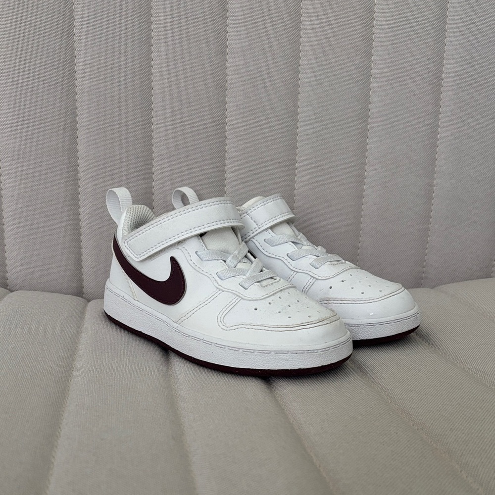 Nike Kids Sneakers in White and Maroon